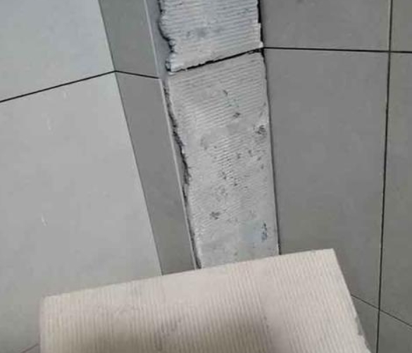 遵义市瓷砖空鼓维修公司分享下厨房瓷砖脱落的补救措施。